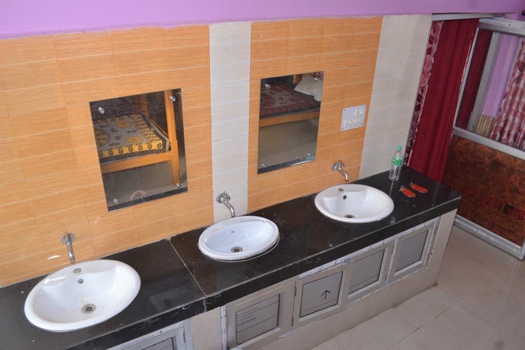 Hotel Sukh Sagar Inn Деогарх Экстерьер фото